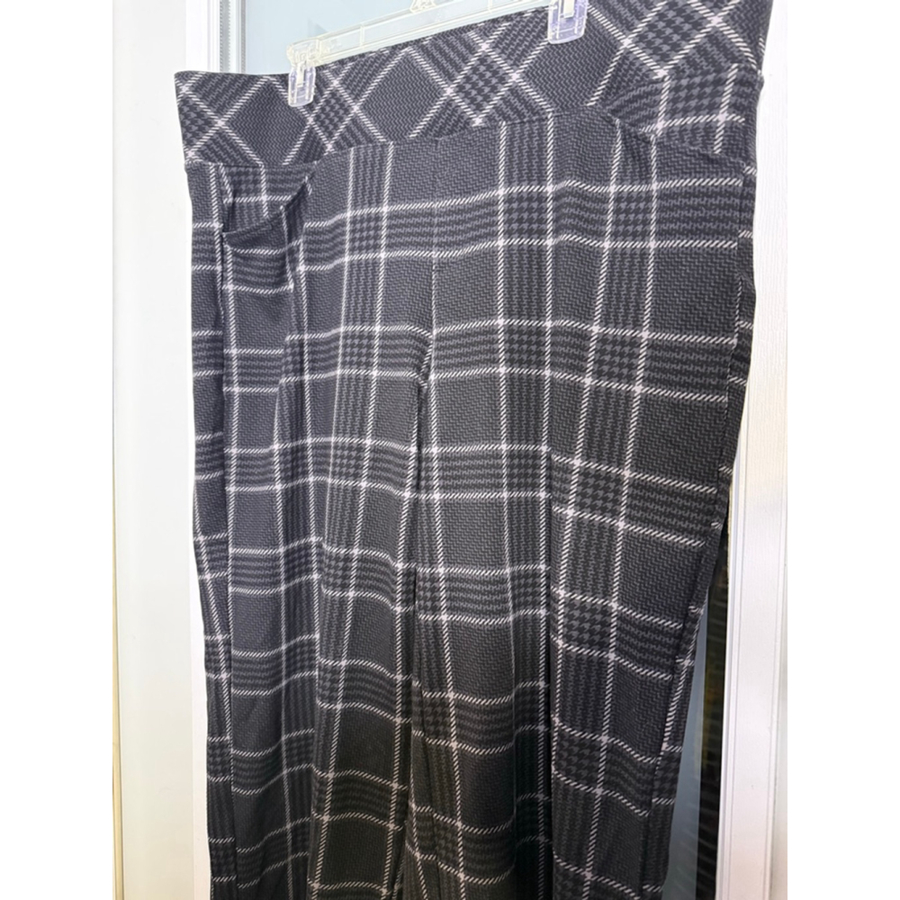 Torrid Black, Gray & White Pull On Pixie Wide Leg… - image 3